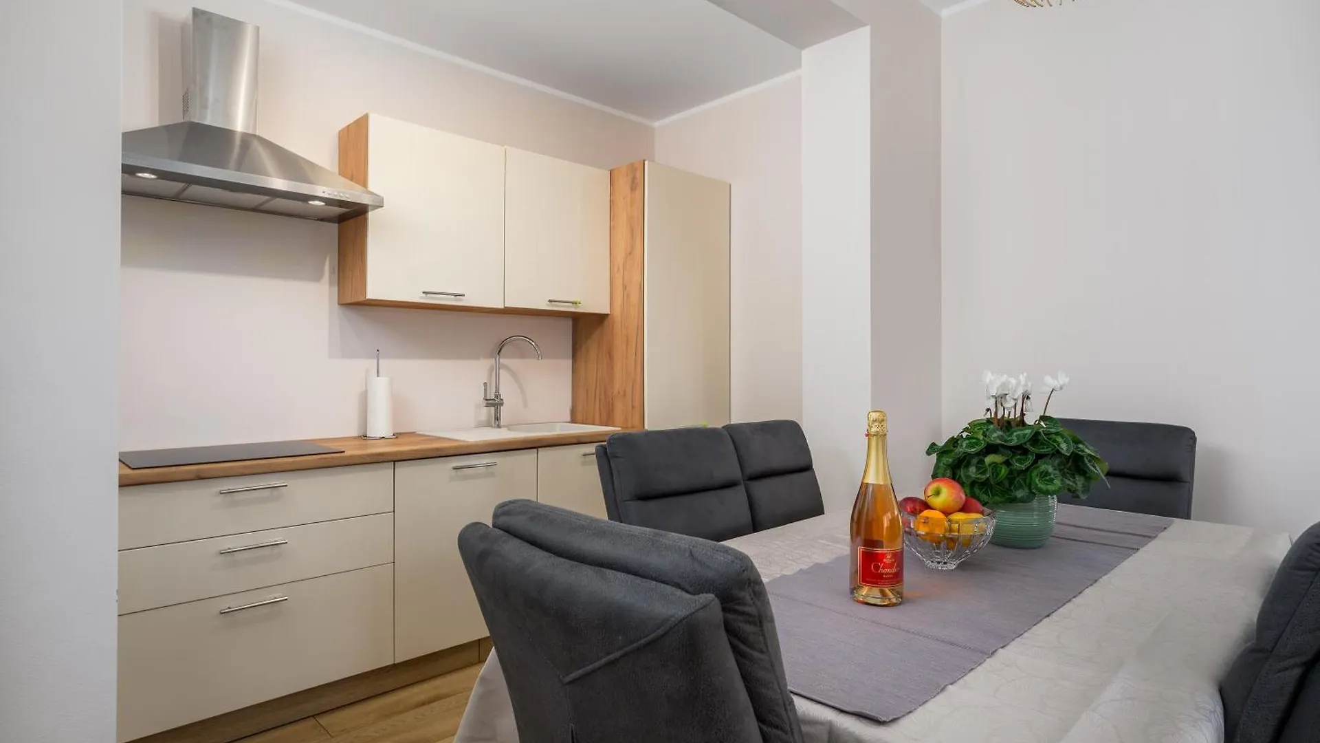 Apartmani Am-פורץ דירה